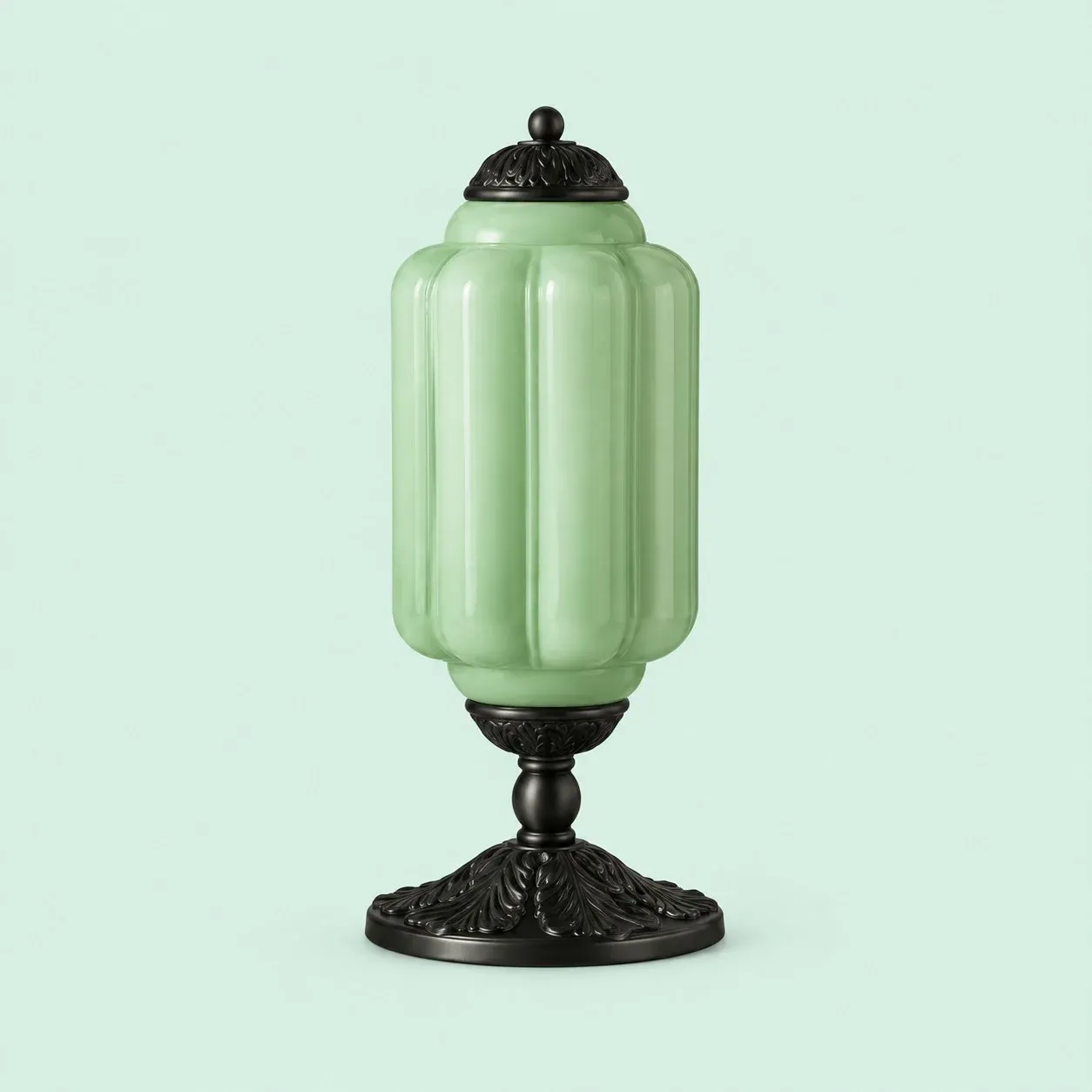 Verre à lait vert avec base en métal noir