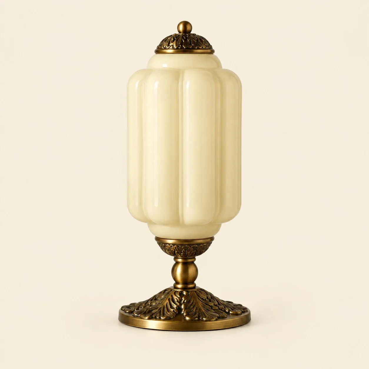 Verre à lait jaune avec base en métal noir