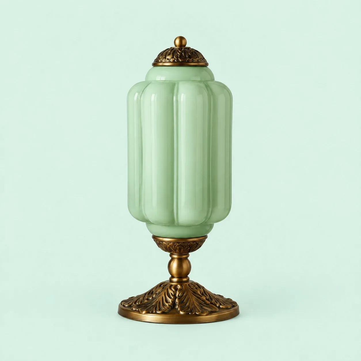Verre à lait vert avec base en métal laiton