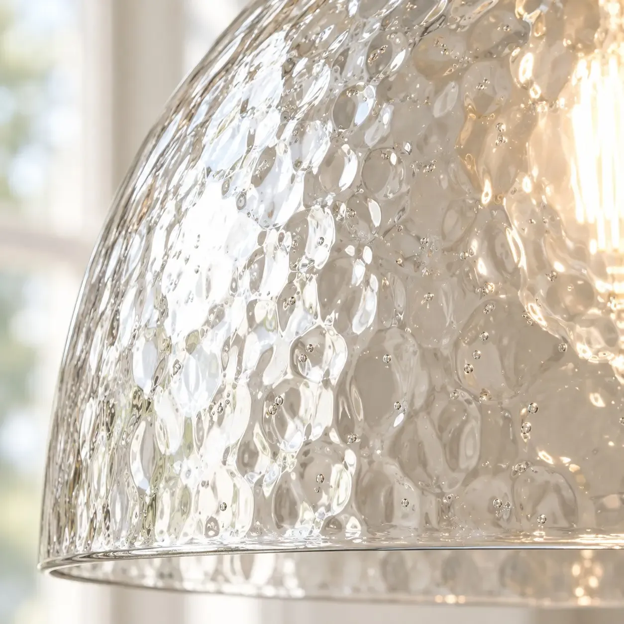 Close view of dimpled hammered glass and the rim