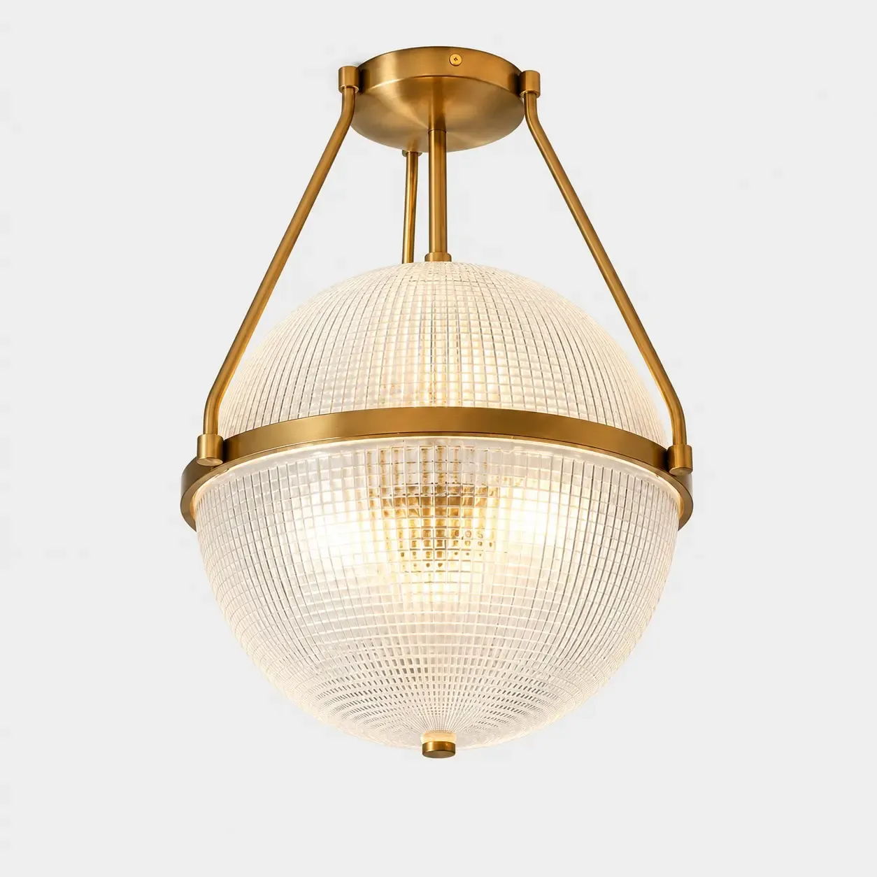 Plafondlamp met gouden glazen bol, halfverzonken montage, op een lichte achtergrond, inclusief lampen.