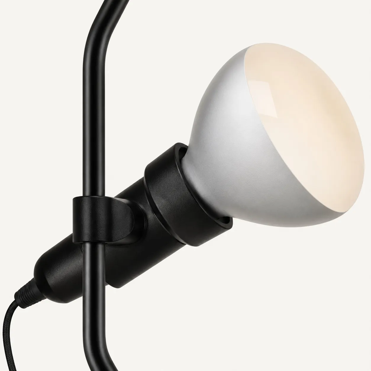 Sliding head with a reflector bulb